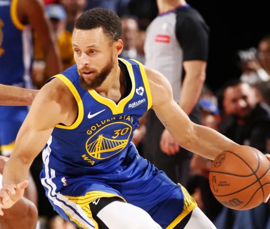 Stephen Curry dẫn đầu màn ngược dòng ngoạn mục, Warriors chính thức vượt Lakers trên BXH miền Tây