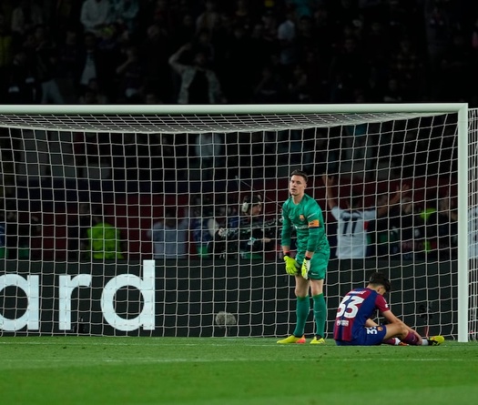 Thẻ đỏ tai hại khiến Barcelona thua ngược PSG và bị loại
