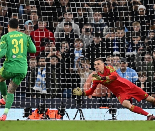 Lunin thú nhận đã mạo hiểm trong cú sút phạt đền của Bernardo Silva