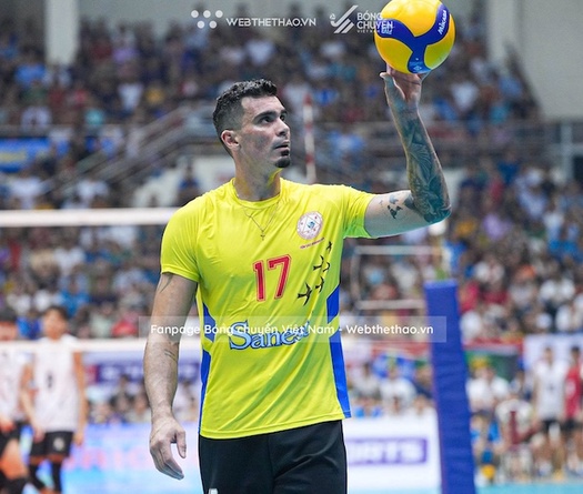 Ngoại binh Sanest Khánh Hoà trải nghiệm thi đấu bóng chuyền hội làng Việt Nam