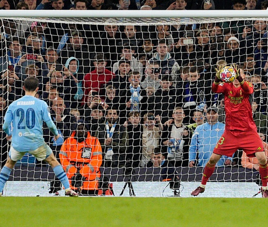 Lunin bỏ qua “thuyết ngu ngốc” để cản phá phạt đền cho Real Madrid như thế nào?