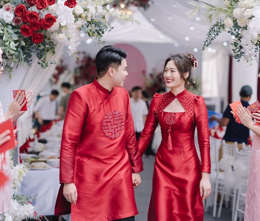 Hoa khôi phụ công bóng chuyền BTL Thông Tin lên xe hoa