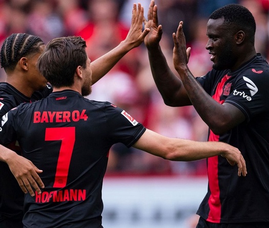 Bayer Leverkusen trở thành đội Bundesliga đầu tiên bất bại trong suốt mùa giải