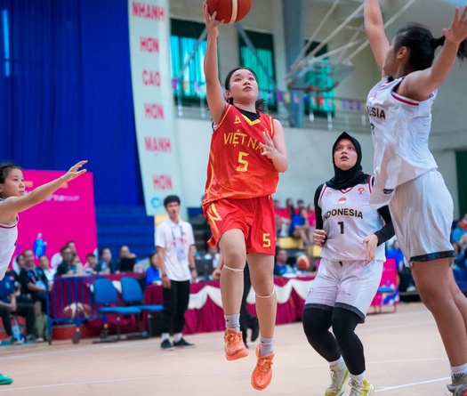 Đánh bại Indonesia sau 4 hiệp phụ điên rồ, nữ U18 Việt Nam thắng trận đầu tiên tại ASEAN Schools Games 2024