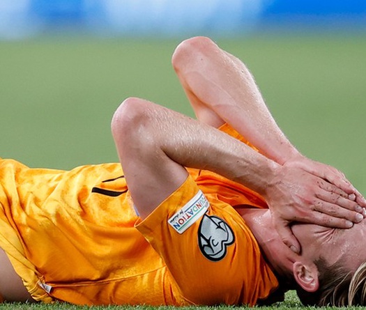 Hà Lan mất De Jong cho Euro 2024, Koeman trách Barcelona