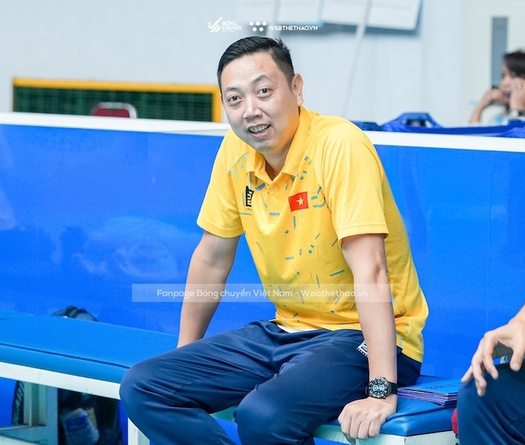 HLV Nguyễn Trọng Linh dẫn dắt đội tuyển bóng chuyền nữ U20 Việt Nam tại giải vô địch châu Á