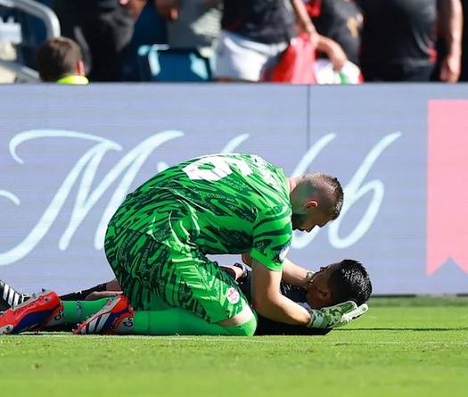 Sao Barca tụt huyết áp, trọng tài ngất xỉu tại Copa America vì thời tiết