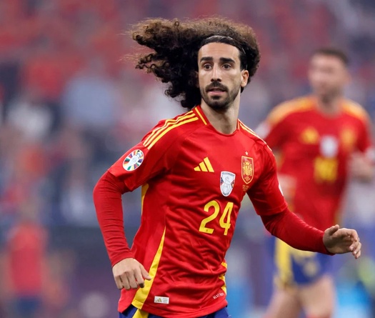 Hậu vệ cánh Tây Ban Nha cà khịa đồng đội Chelsea trước thềm chung kết EURO 2024