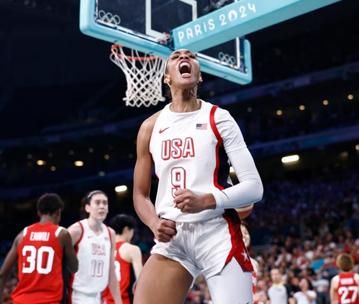 Đội tuyển nữ bóng rổ Mỹ khởi đầu hành trình bảo vệ HCV Olympic bằng... trận bất bại thứ 56