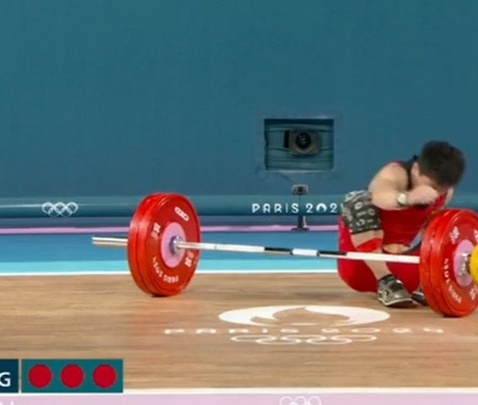 Trịnh Văn Vinh bị loại ngay cử giật, thể thao Việt Nam "trắng tay" ở Olympic 2024