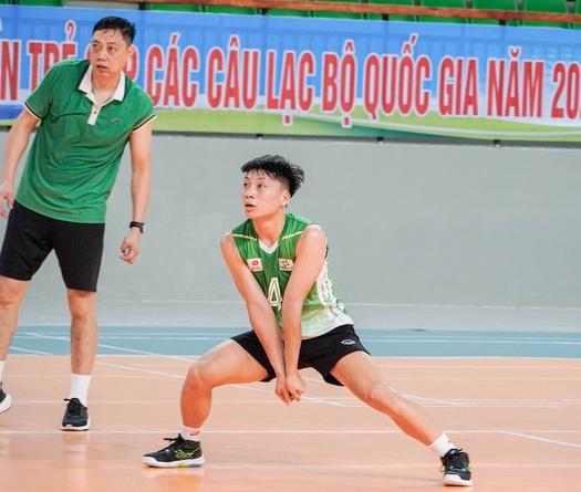 Đặng Thị Hồng bất ngờ khoác áo bóng chuyền trẻ BTL Thông Tin