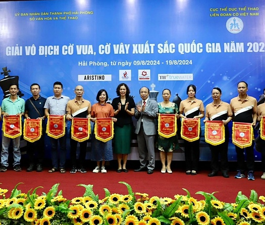 Màn so tài hấp dẫn giữa hai thế hệ ở giải Vô địch cờ vua xuất sắc quốc gia 2024