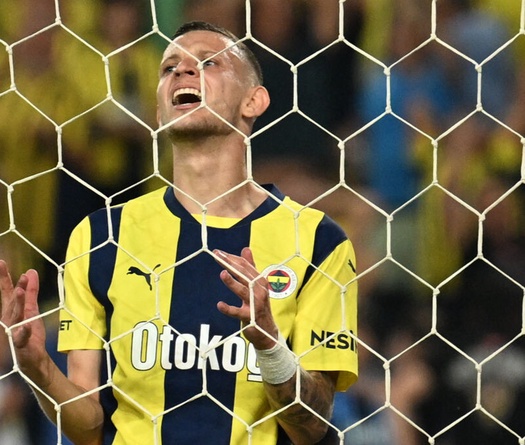 Fenerbahce của Mourinho bị loại khỏi Champions League theo cách đau đớn