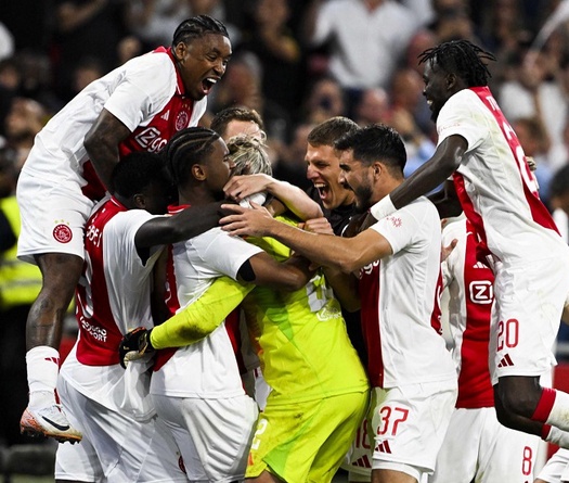 Ajax đi tiếp ở Europa League sau... 34 cú sút luân lưu 11m nghẹt thở