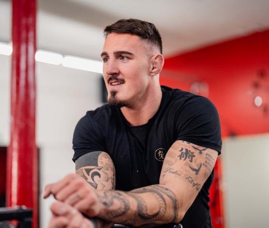 Tom Aspinall lại gây sức ép: "Không cần đánh Jon Jones tự thua"