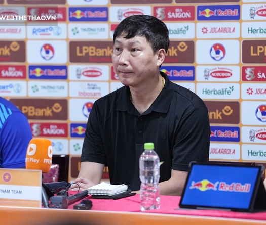 HLV Ishii muốn thử nghiệm, HLV Kim Sang Sik quyết thắng Thái Lan