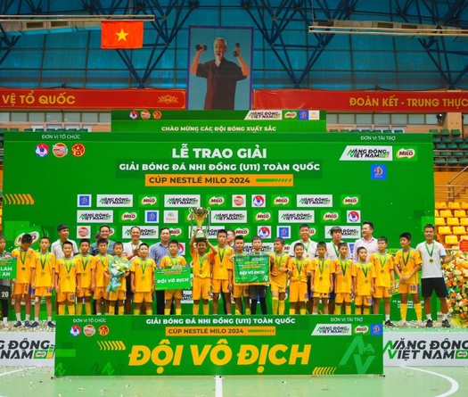 Cái giá quá đắt cho U11 SLNA gian lận tuổi: Bị thu cúp, phạt tiền, cấm thi đấu 2 năm