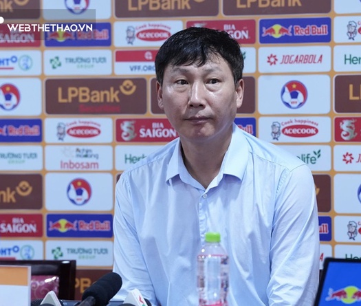 HLV Kim Sang Sik nói về sự thật phũ phàng sau thất bại trước Thái Lan