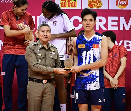 Bích Tuyền thống trị danh sách ghi điểm một cách khó tin tại giải bóng chuyền AVC Club 2024