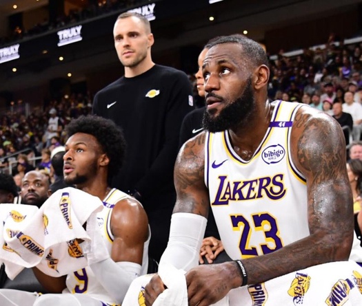LeBron James và Bronny làm nên lịch sử, trở thành cặp cha còn đầu tiên cùng thi đấu tại NBA