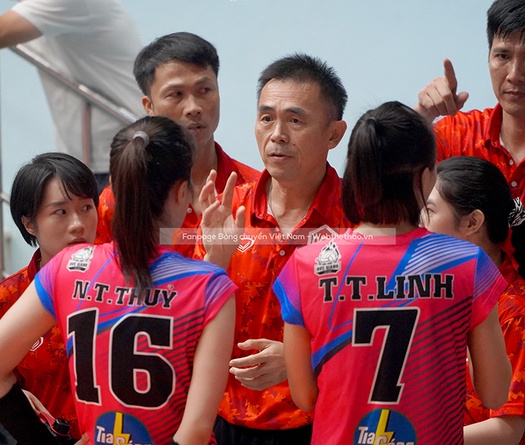 Chia tay Hoá chất Đức Giang, HLV bóng chuyền Thái Lan tìm được bến đỗ mới