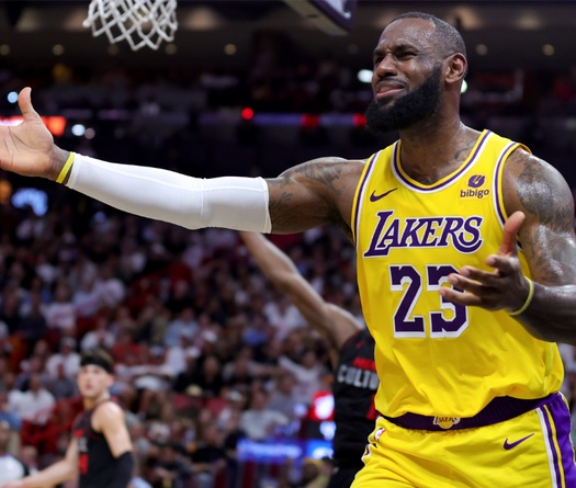 LeBron James than phiền về lịch thi đấu của Los Angeles Lakers giai đoạn preseason