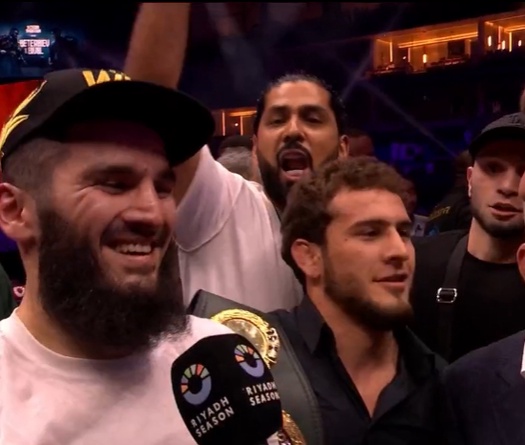Artur Beterbiev vượt qua Dmitry Bivol giữa đại chiến thế kỷ