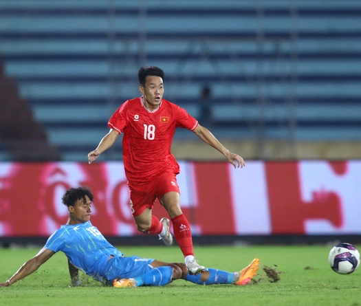 Tuyển Việt Nam chờ giải cơn khát chiến thắng trước Lào