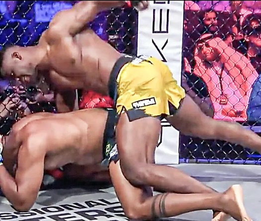 Francis Ngannou đấm Renan Ferreira "bất tỉnh", thống nhất 2 đai hạng nặng UFC và PFL