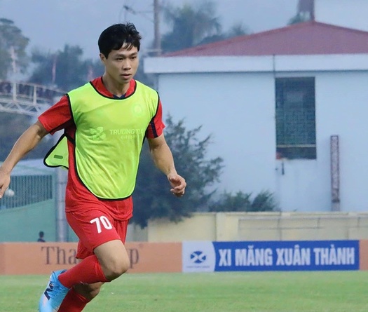 Lần đầu đá hạng Nhất QG, Công Phượng không có nổi 1 cú sút