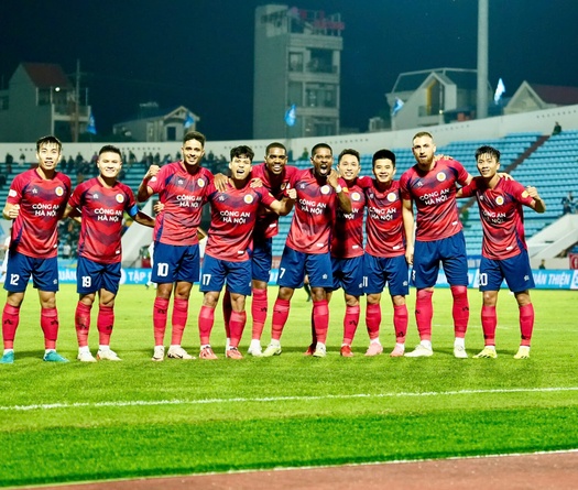 CAHN leo lên đỉnh bảng, đẩy Đà Nẵng xuống đáy V.League