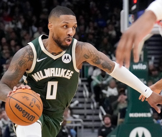 Damian Lillard ném 10 quả 3 điểm, Bucks vẫn thua đau vì cú game-winner của "người nhện" Mitchell