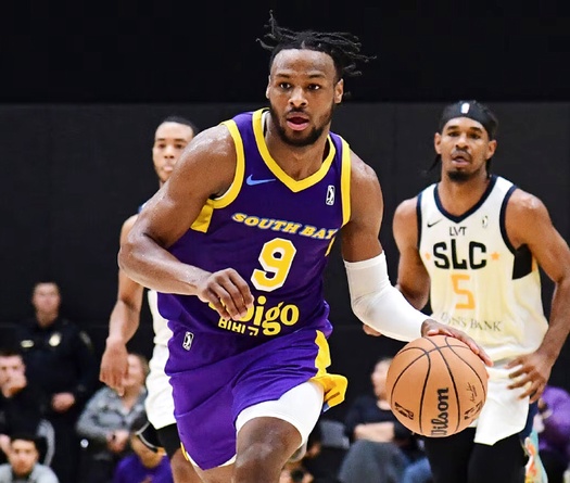 Con trai LeBron James ra mắt NBA G-League với nguyên "bộ sậu" Los Angeles Lakers dự khán