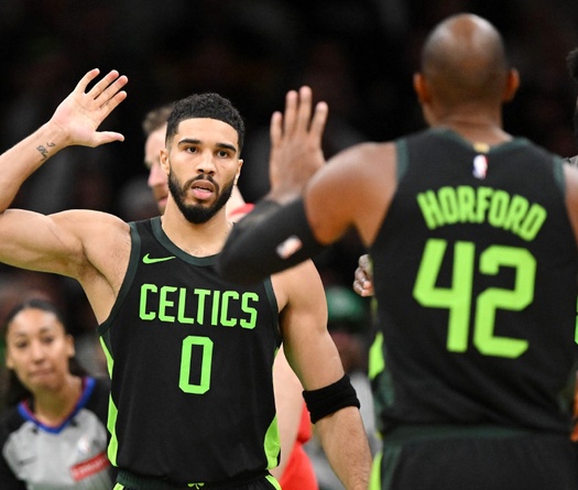 Jayson Tatum sửa sai kịp thời, ném game-winner buzzer-beater cảm xúc đưa Celtics đến chiến thắng