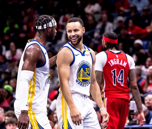 Nhận quà từ Dallas, Golden State Warriors trở thành đội đầu tiên đi tiếp tại NBA Cup 2024