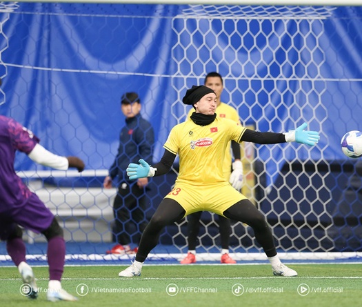 HLV Kim Sang Sik sửa lỗi cho đội tuyển Việt Nam