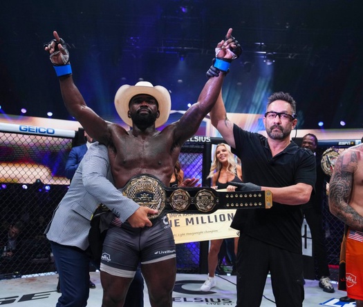 Vô gia cư sau thất bại ở UFC, võ sĩ tìm thấy ánh sáng ở PFL