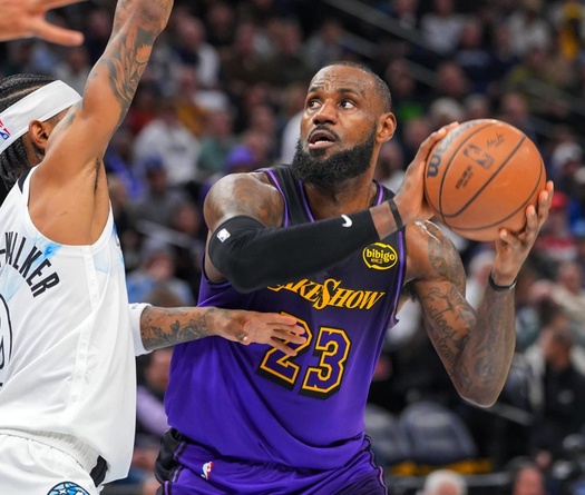 LA Lakers ghi ít điểm nhất dưới thời LeBron James, thua đậm Minnesota Timberwolves