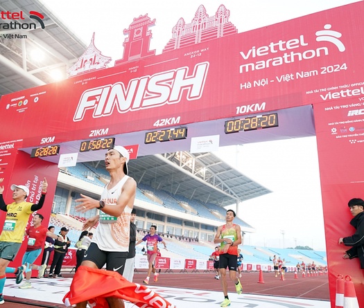 Hoàng Nguyên Thanh hẹn tái đấu Nguyễn Văn Lai sau "cuộc đua 1 giây kịch tính" ở Viettel Marathon 2024 chặng Việt Nam