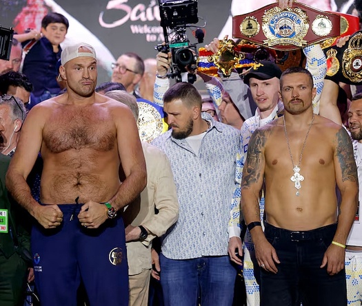 Tyson Fury bật "chế độ hủy diệt" Usyk bằng... cân nặng áp đảo