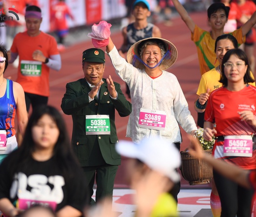 Hình ảnh đặc biệt của Viettel Marathon Hà Nội - Việt Nam 2024 đến từ những điều đơn giản nhất