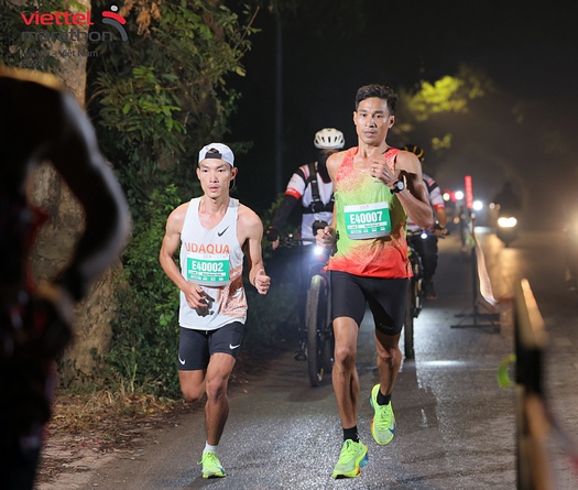 Oanh "ỉn", Lai Nguyễn dẫn đầu team elite chinh phục đường chạy Viettel Marathon 2024 chặng Angkor Wat, Campuchia