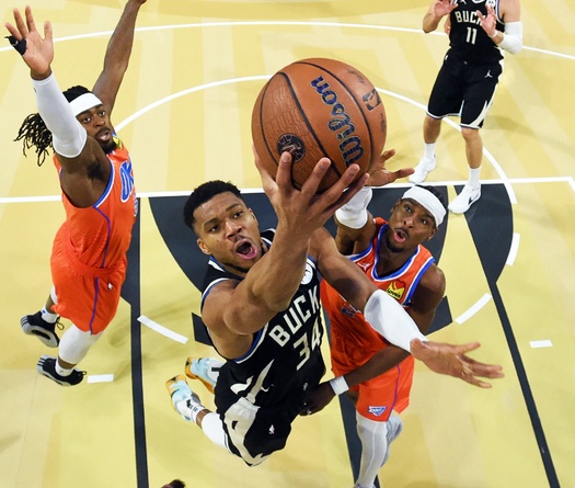 NBA Cup 2024: "Á Thần" Giannis và Damian Lillard đưa Milwaukee Bucks đến ngôi vô địch