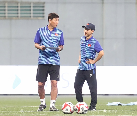 Cất Nguyễn Filip, Tiến Linh; bố trí Đinh Thanh Bình đá chính: HLV Kim Sang Sik khó lường