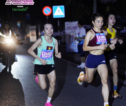 Đợi kỷ lục từ cuộc đua đỉnh cao Oanh - Tuyết trên đường chạy Vietnam International Half Marathon 2025 powered by Herbalife