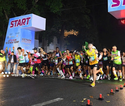 "Ông bố gen Z" Nguyễn Trung Cường bất ngờ vô địch đường chạy Vietnam International Half Marathon 2025 powered by Herbalife