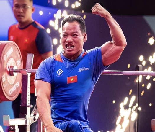 Lực sĩ Lê Văn Công giành giải VĐV được yêu thích nhất Cúp Chiến thắng 2024