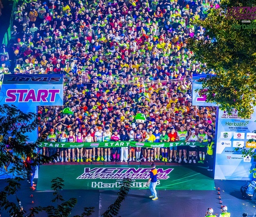 Vietnam International Half Marathon 2025 powered by Herbalife với góc máy ấn tượng