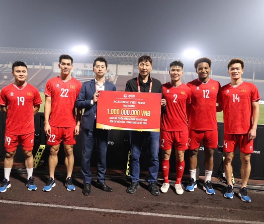 Tuyển Việt Nam ngập trong cơn mưa tiền thưởng sau chiến thắng trước Thái Lan