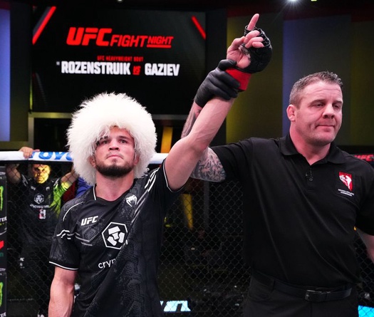 Umar Nurmagomedov nhận đấu Merab Dvalishvili  ở UFC 311 với cánh tay gãy?